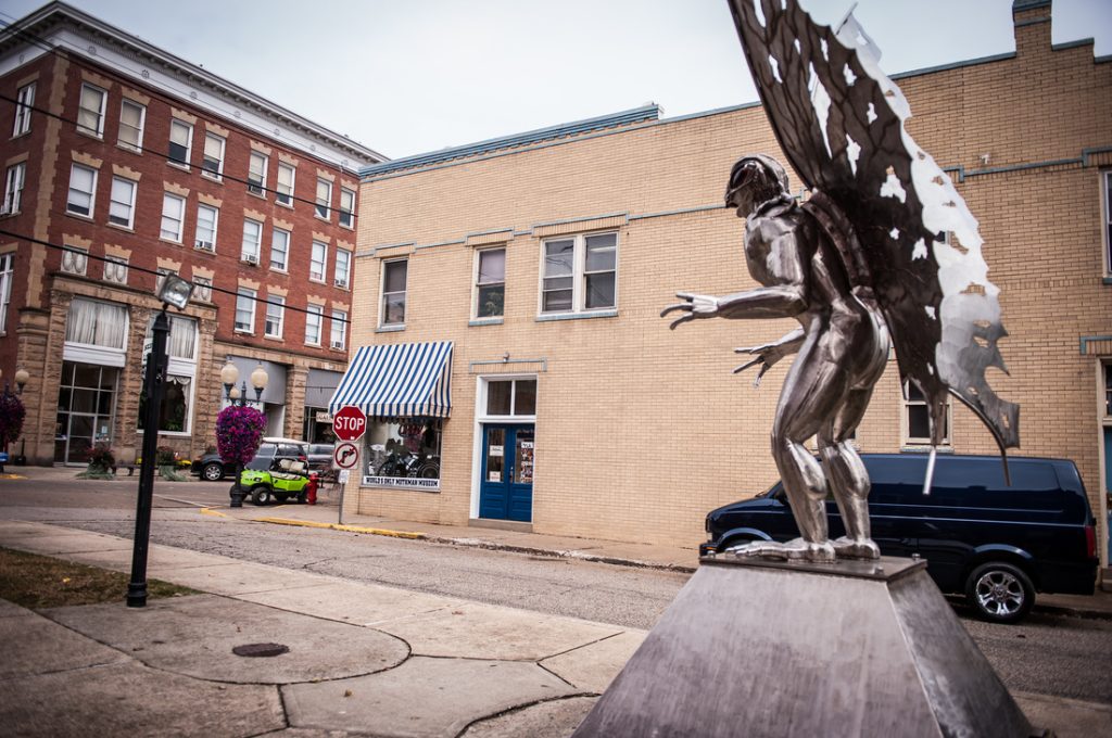 mothman point pleasant statue